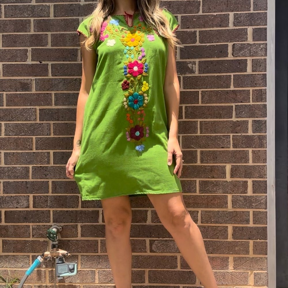Vtg Hand Embroidered Mexican Oxacan Shift Frida Dress Green Boho Hippie S/M